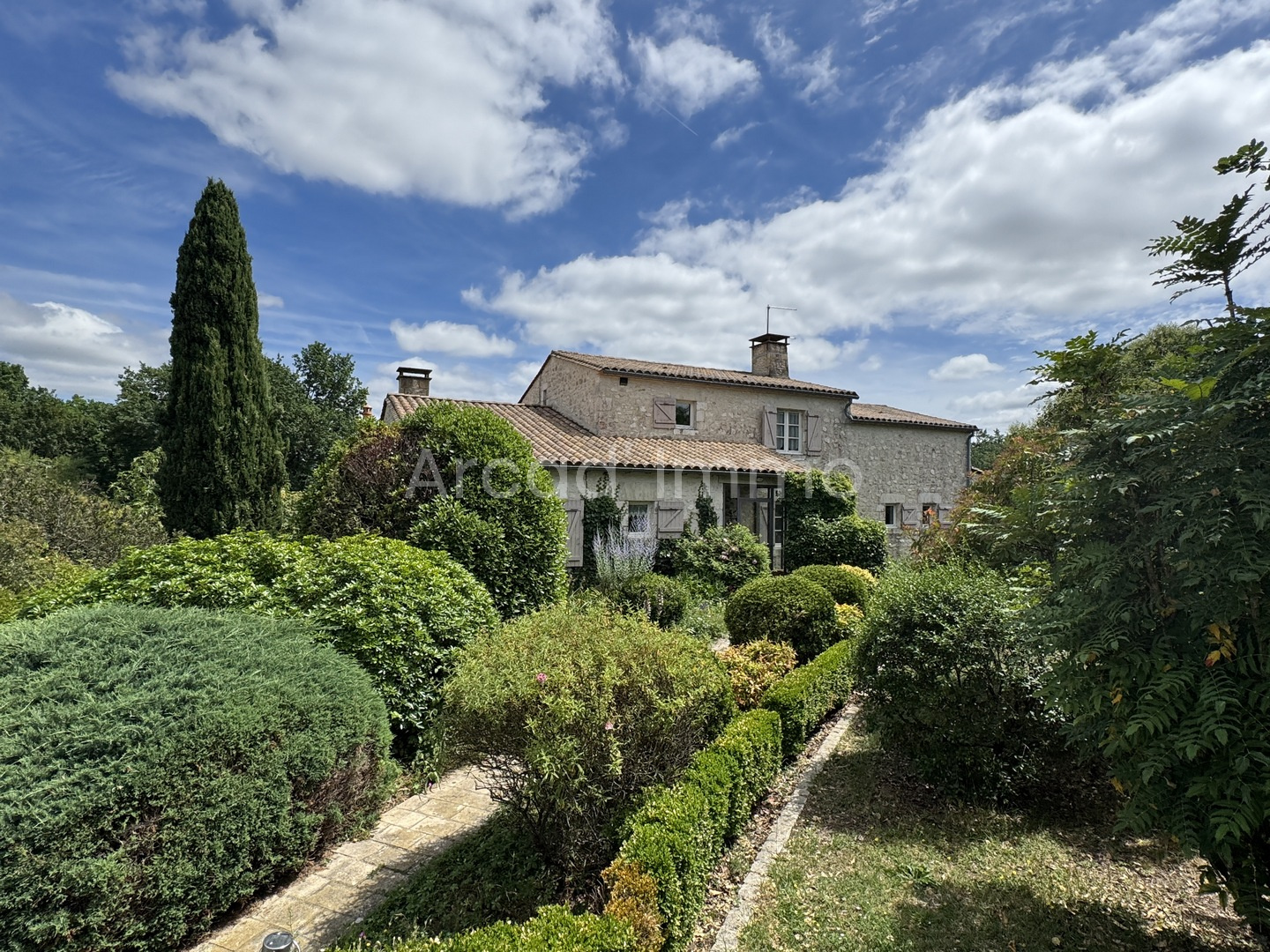 Spacieuse maison de campagne avec beaucoup de charme et cara